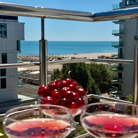 Summerland Sea View Apartament