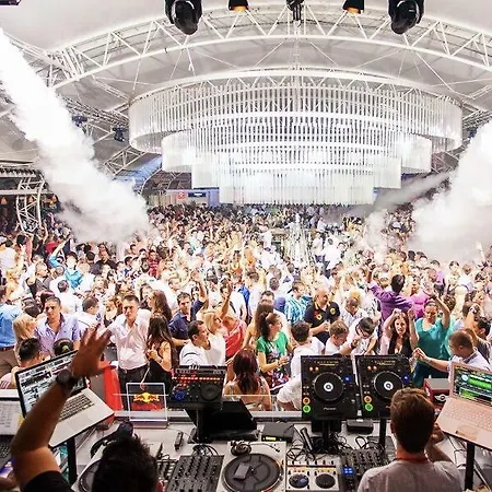 Summerland Sea View Apartament